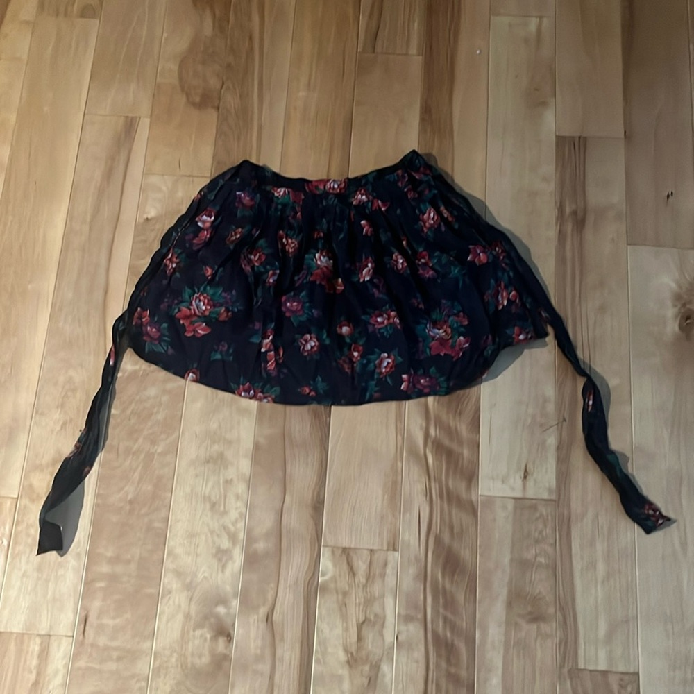 ‘Susan Bristol’ brand, size 10, navy blue skirt with pink flowers & green leaves
